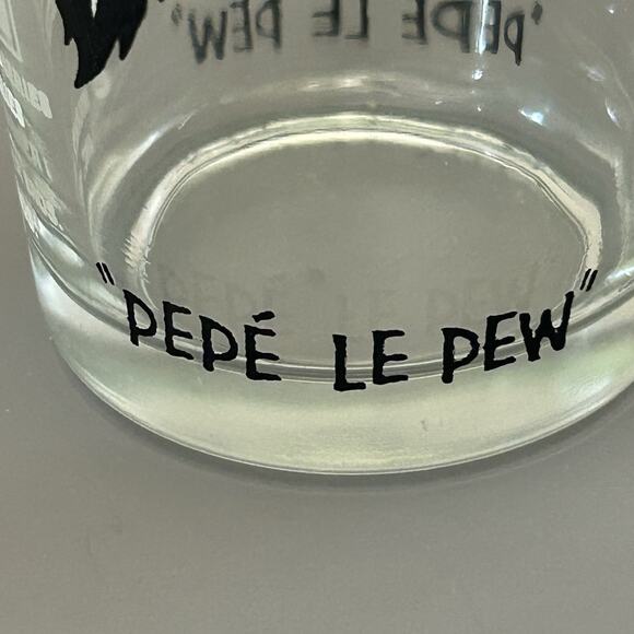 1973 Pepsi Collector’s Glasses Series Looney Tune Pepe Le Pew & Wile E Coyote #4 - Picture 6 of 8